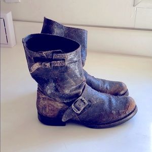 Frye riding boot size 8 . Great condition !